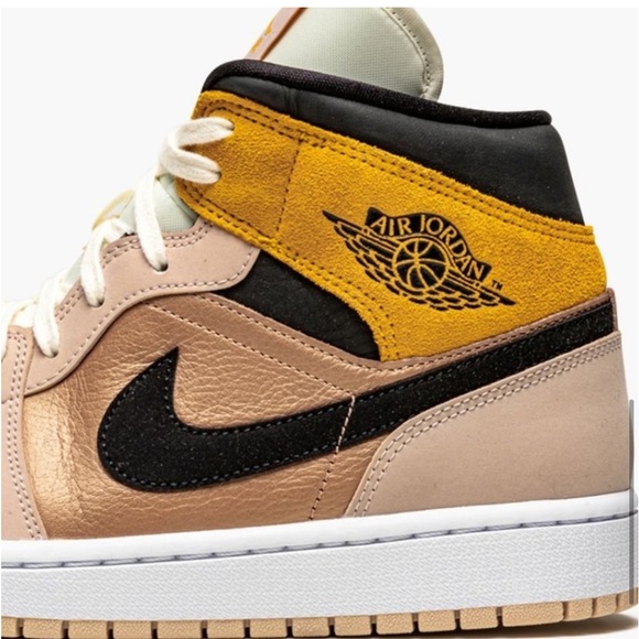 Women’s Air Jordan 1 Mid SE “Particle Beige” Size 8.5 - Picture 6 of 10